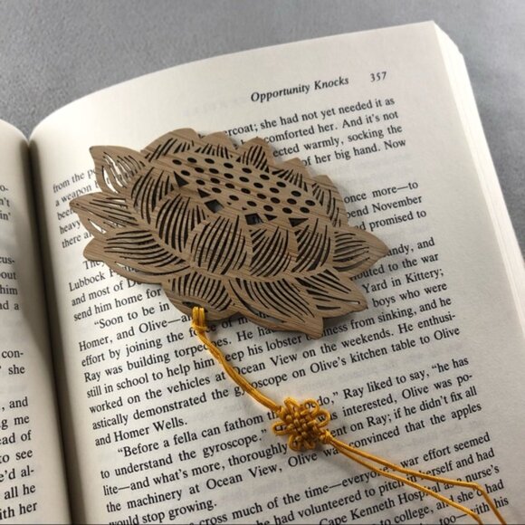 Wood Bookmark ~ Cutout Design in an Elegant Flower ~ Brand New - Picture 7 of 7
